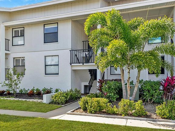 3rd image of 9226 Midnight Pass Rd APT 3B