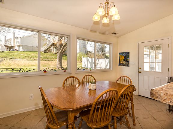 Sunroom/Dining room vaulted