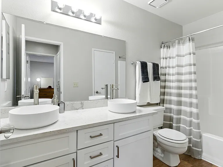 The Grove Luxury Apartments — Photo 14