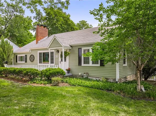 8221 W 79th St, Overland Park, KS 66204