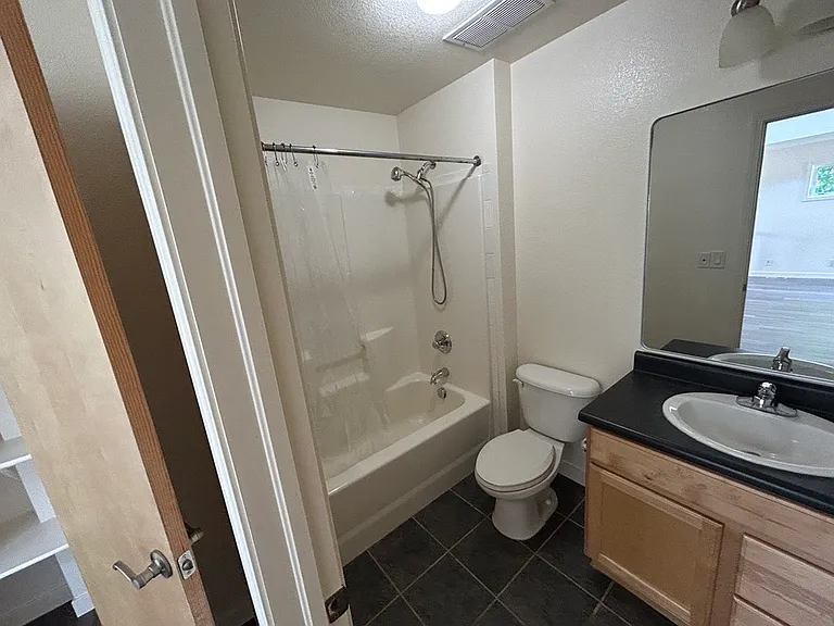 900 Avalon Ave — Photo 11
