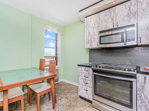 2140 Knapp Street image 6 of 25