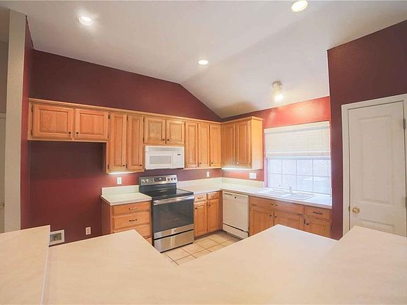 3rd image of 1812 Clearbrook Ln
