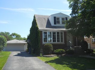4235 W 108th St, Oak Lawn, IL