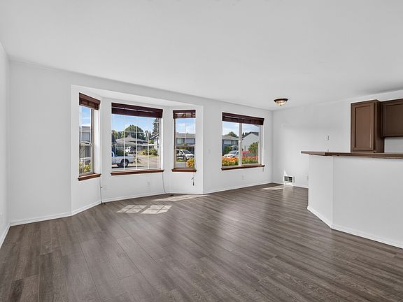 2nd image of 18461 Killarney Cir APT 1