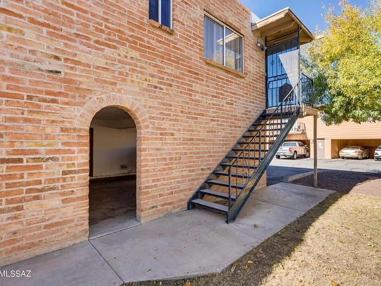 6673 E Calle La Paz #D — Photo 5