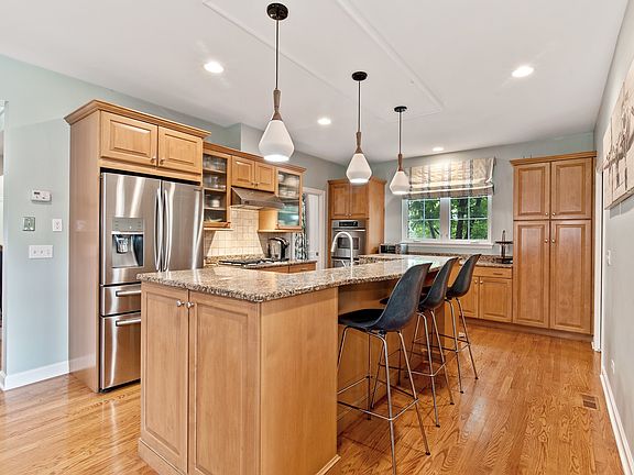 4th image of 2814 Park Ln