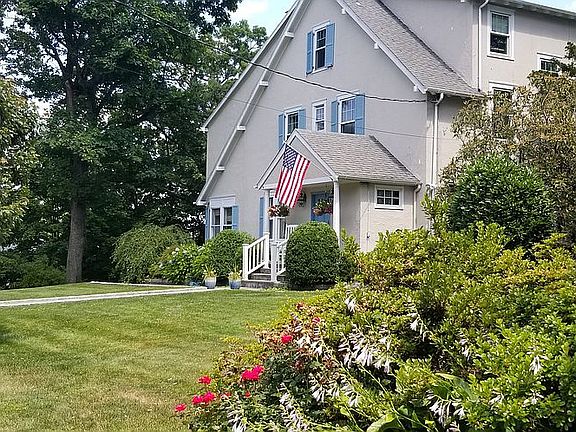 4th image of 1 Willow Ave