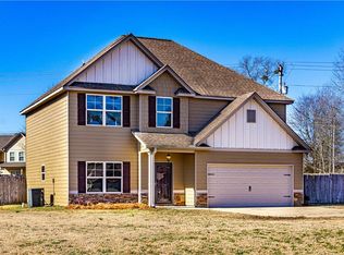 4 Isbell Rd, Fort Mitchell, AL 36856