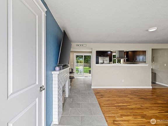 5th image of 6726 Henderson Boulevard SE