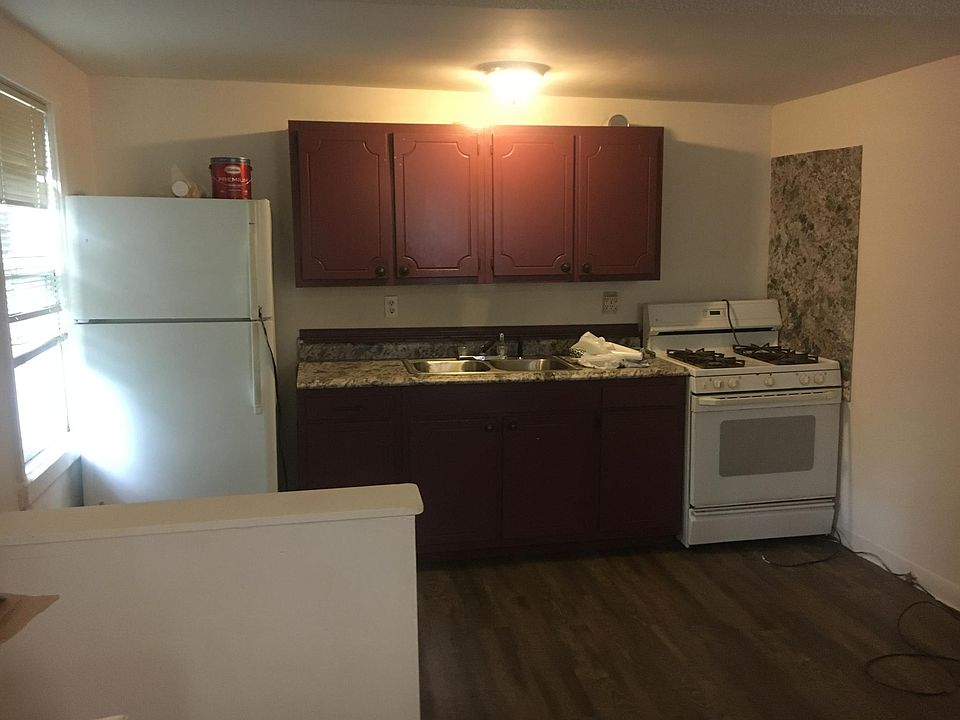 2nd image of 206 Clark St APT 3