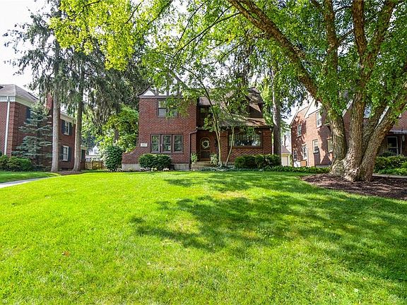 5th image of 214 Beverly Pl
