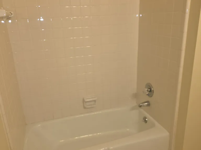 614 Garfield Dr — Photo 2