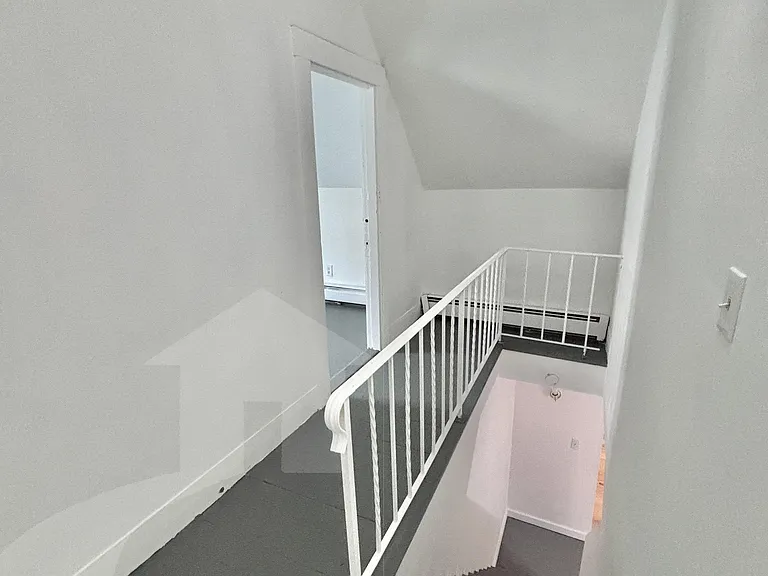 509 Medford St — Photo 6
