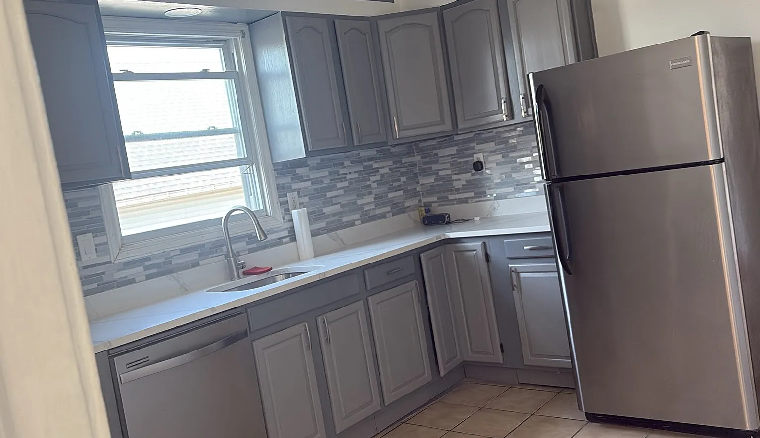 3 bed, $2,100 — Photo 4