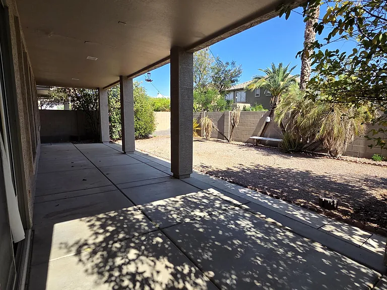 2709 W Redwood Ln — Photo 33