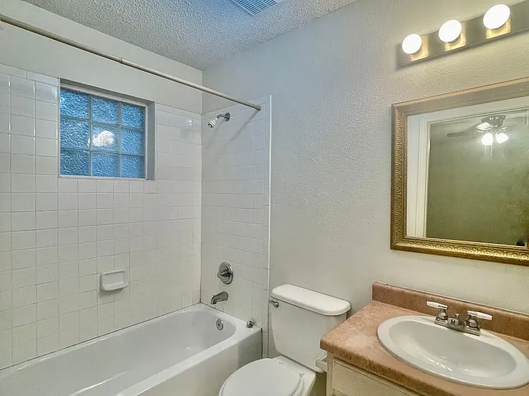 1629 Gordon St — Photo 9