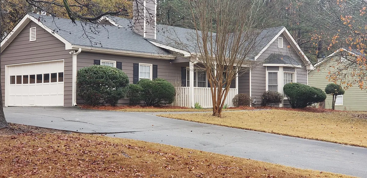 Building Photo - 555 Fawn Ln