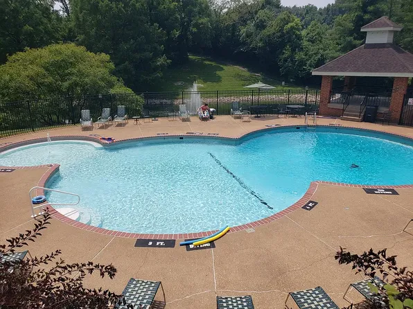 1960 Greenglen Dr APT 103, Saint Louis, MO 63122