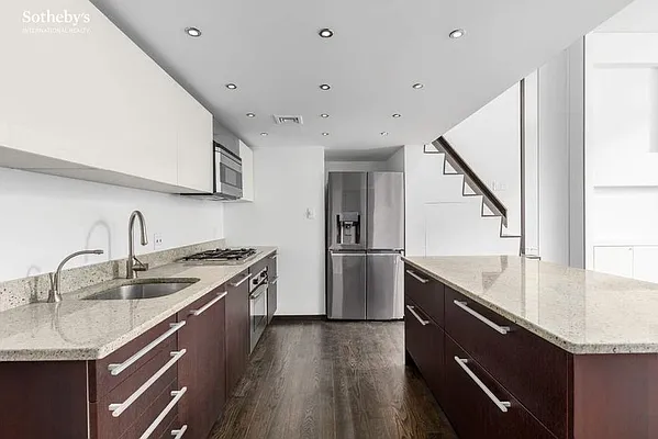 Sold by Sotheby's International Realty | media 7