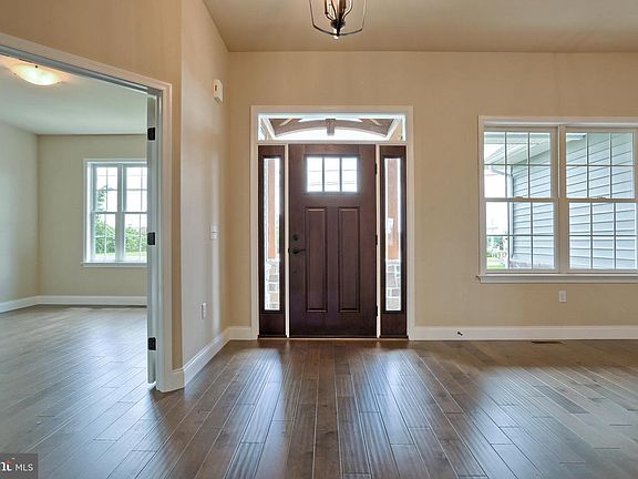 3rd image of 22 Starlight Ln