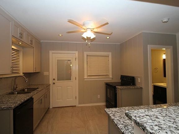 4th image of 2556 Boyd Ave