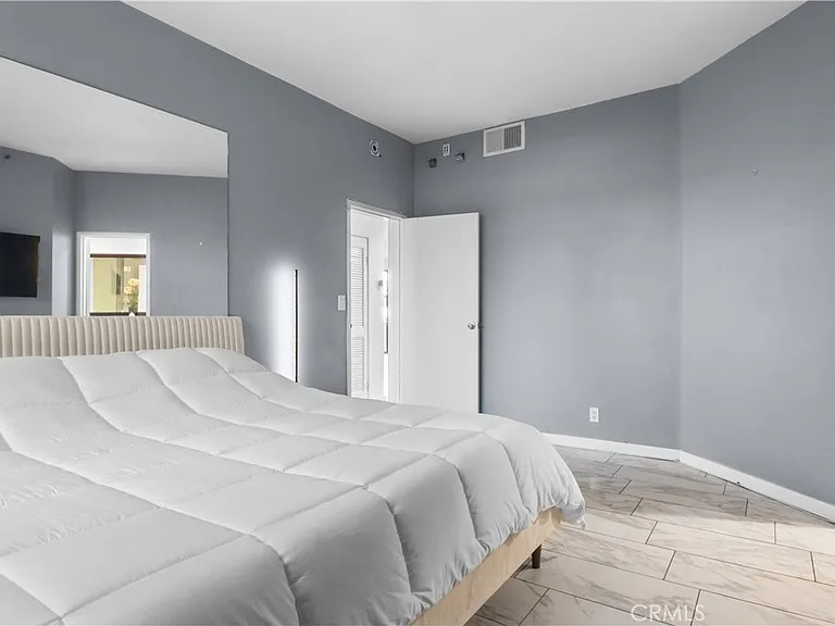 1310 E Ocean Blvd — Photo 12