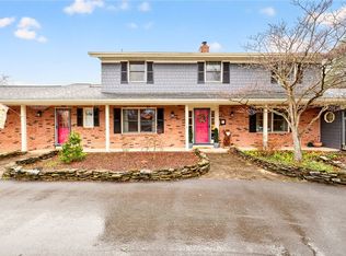 7 Framingham Ln, Pittsford, NY 14534