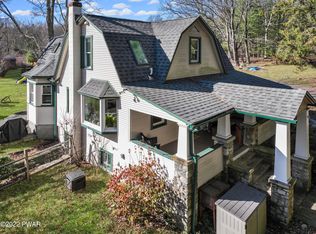 729 Twin Lakes Rd, Shohola, PA 18458