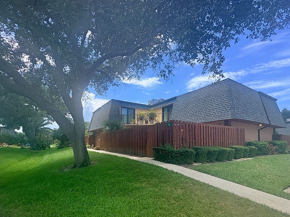 1st image of 18 Cedar Dunes Dr