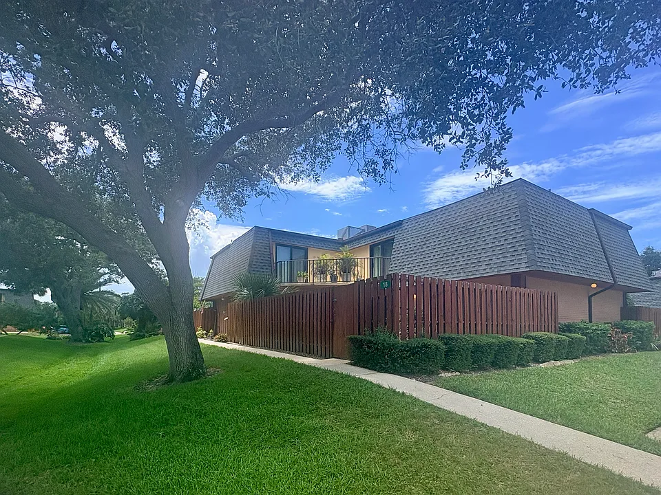 18 Cedar Dunes Dr