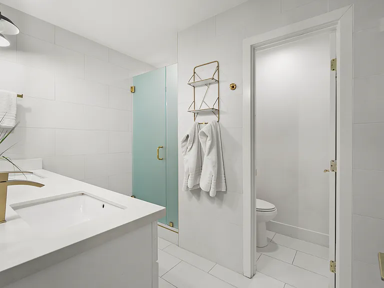 2125 W California St — Photo 24