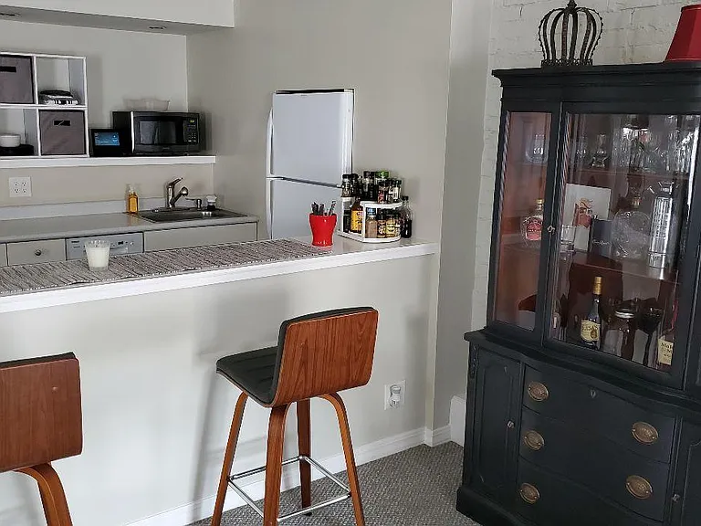 152 S Madison Ave #B — Photo 2