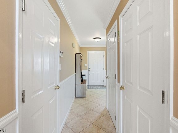 4th image of 42 Pond Hollow Dr