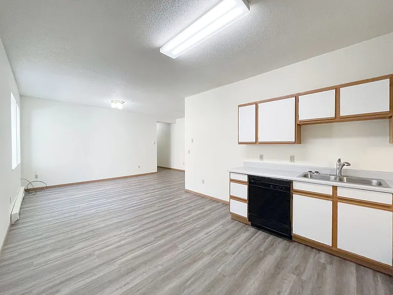 6 North Main Street - Downtown apartments on second floor above commercial spaces. — Photo 27