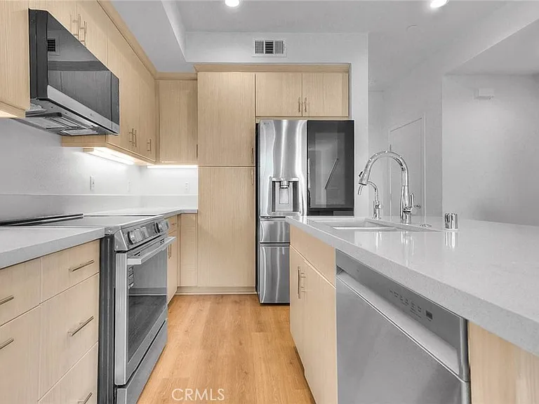 149 N 1st Ave — Photo 8