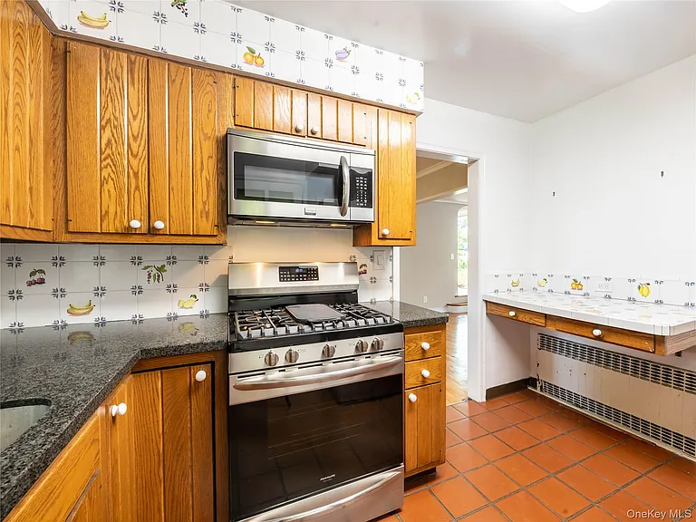 35 Bogart Ave — Photo 12