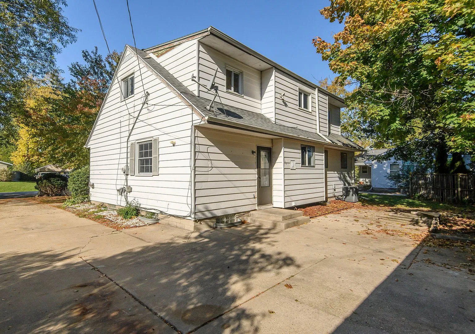 Spacious 5-Bedroom, 2-Bath Single-Family Home for Rent in Brown Deer, WI! — Photo 1