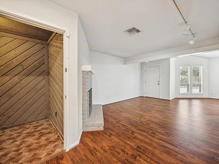 1864 S Gessner Rd — Photo 10