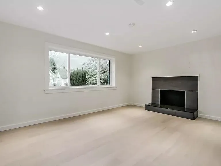 2680 Trinity St #UPPER — Photo 8