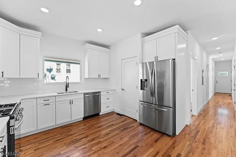 246 Cortlandt St #1