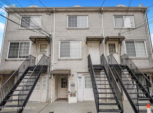 122 Fingerboard Rd, Staten Island, NY 10305