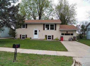 4512 W 37th St, Sioux Falls, SD 57106