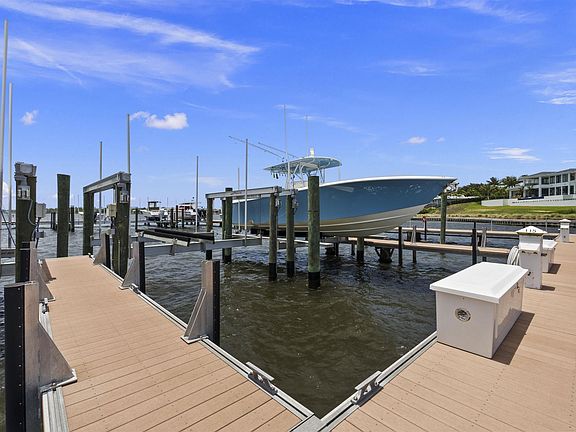 3rd image of 2605 NE Evinrude Cir
