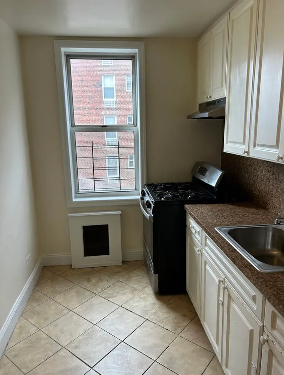 Building Photo - 1461 Shore Pkwy #5H