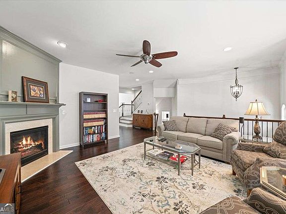 5th image of 12 Rockland Pl