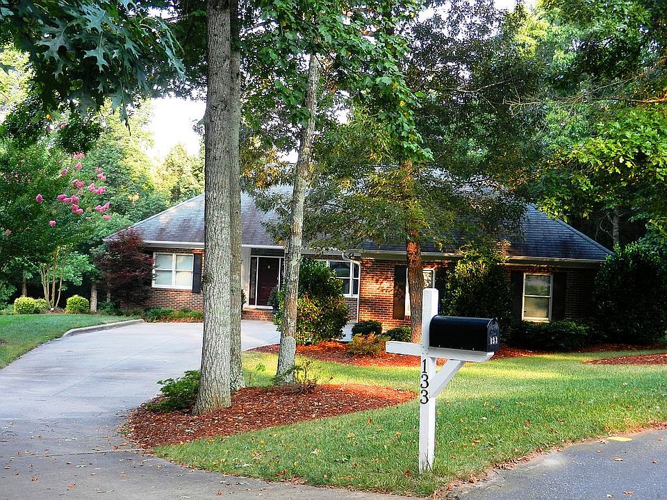 1st image of 133 Twin Lake Dr