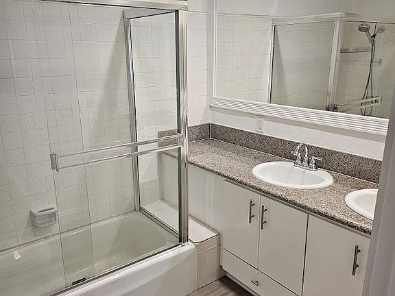 5th image of 827 2nd St APT 207