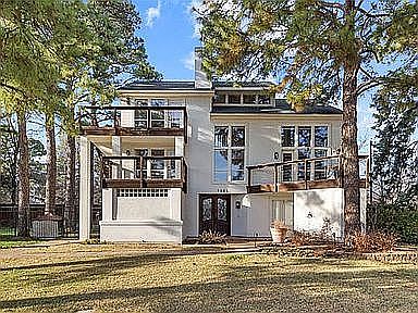 1st image of 4008 Holly Ln