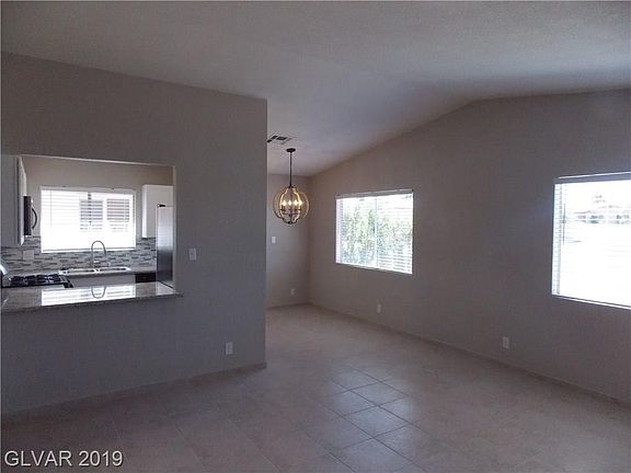 4th image of 4984 Killarney St
